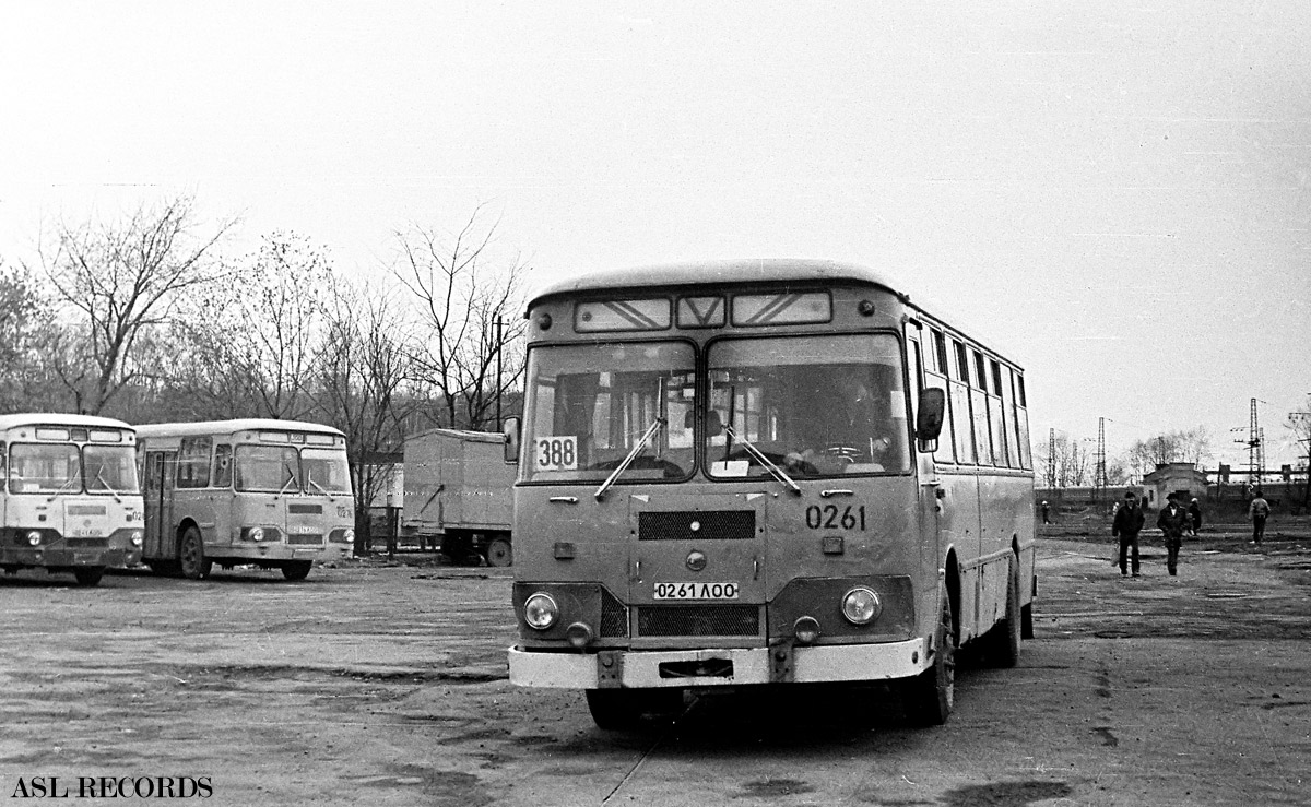 Маршрут 388 автобуса спб. ЛИАЗ Колпино. Портрет водителя автобуса ЛИАЗ 677. Автобус 261 СПБ В 1985 году.