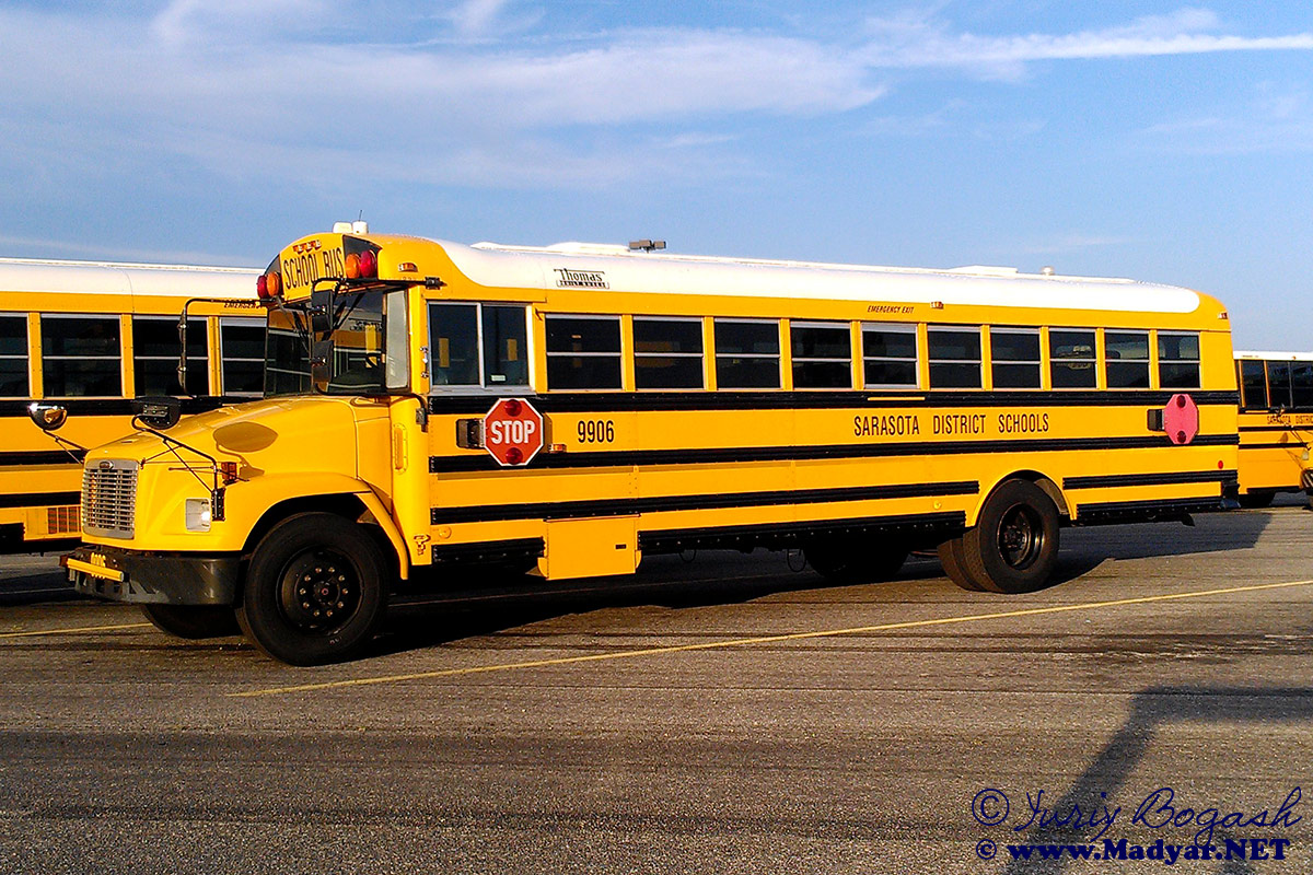 Желтый школьный автобус. Школьный автобус США. Школьный автобус США 1980. Американский желтый автобус. Жёлтый школьный автобус.