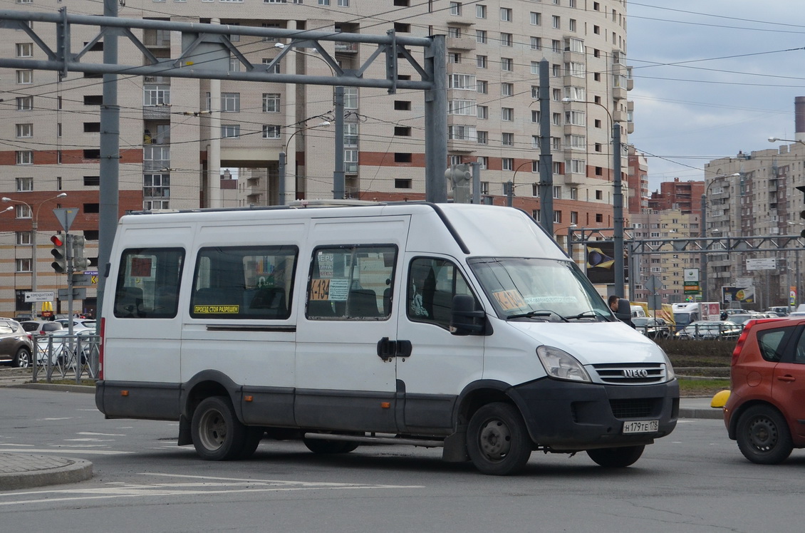 Маршрутки спб. Iveco 50c15vh Daily. Коммерческие маршрутки. Маршрутки в Питере. Коммерческий автобус.