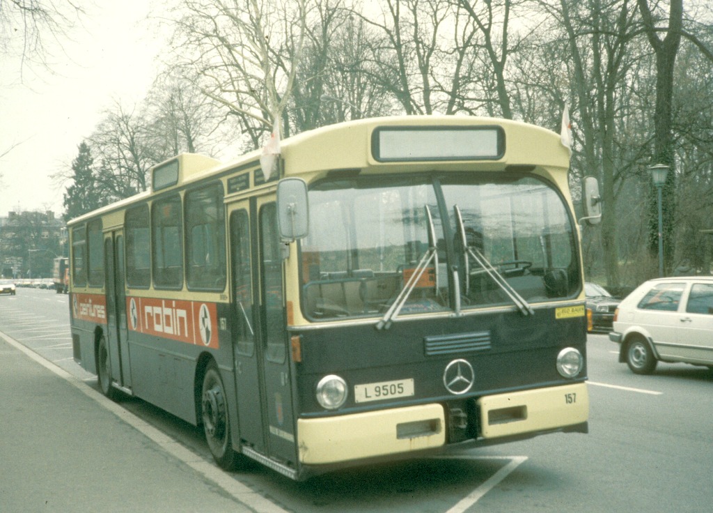 Mercedes Benz o305