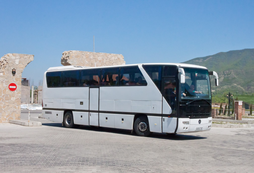 Тур в грузию из минска автобусом. Автобусы в Грузии. Автобус 787. Мерседес Грузия. Автобус Москва Грузия.