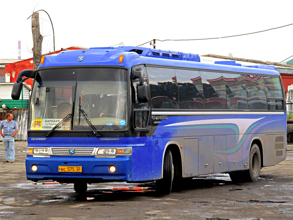 Автовокзал барнаул камень на оби. Кия Грандберд. Автобус 575. Автобус Барнаул. Автобус Новосибирск Барнаул.