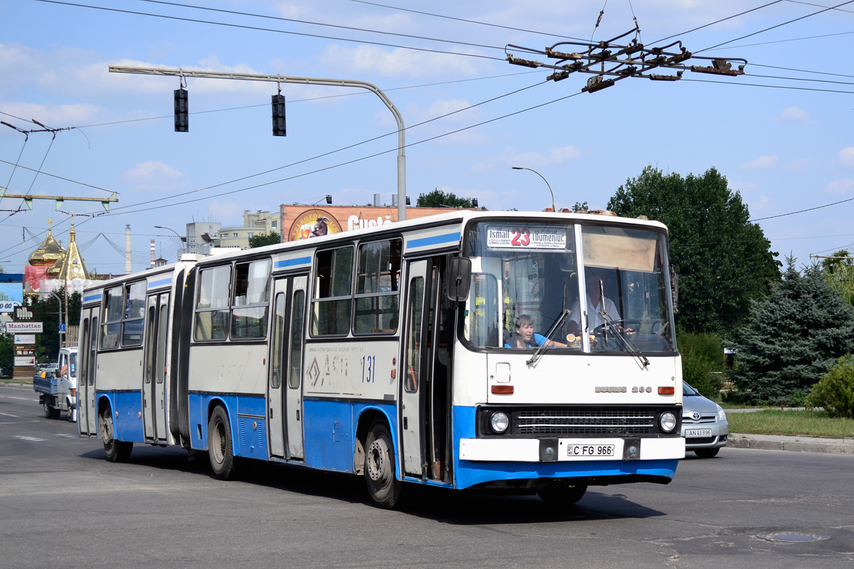 Автобусы молдовы. Ikarus 280 Молдова. Ikarus 280 Кишинев. Автобусы Кишинев. Автобусный парк Кишинев.