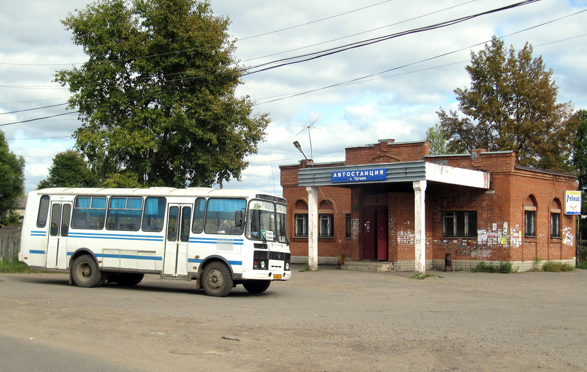 Автобус 128 тутаев левый берег. Тутаев автовокзал 2000 года. Автовокзал Борисоглебск. Автостанция Тутаев левый берег. Борисоглебская автостанция Ярославская область.