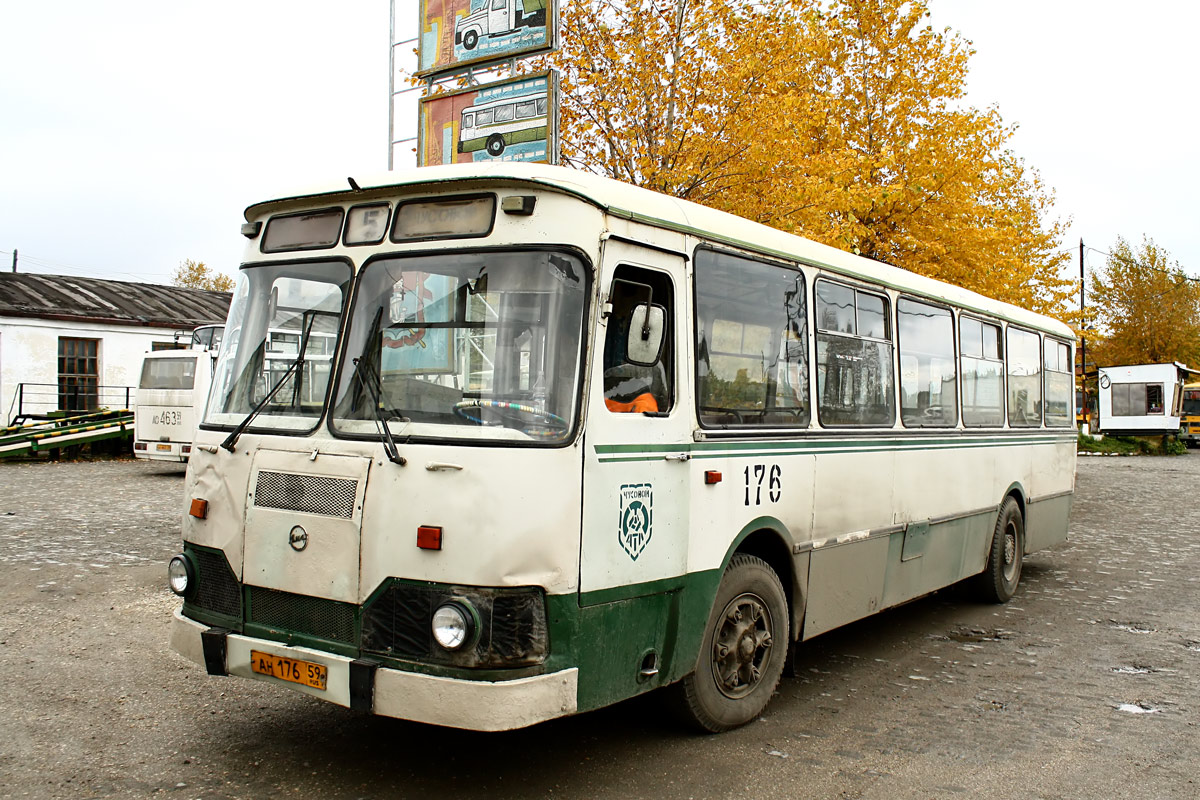 Пермь чусовой автобус. ЛИАЗ 677 Пермский край. ЛИАЗ 677 Лысьва. Чусовой ЛИАЗ. ЛИАЗ В Лысьве.