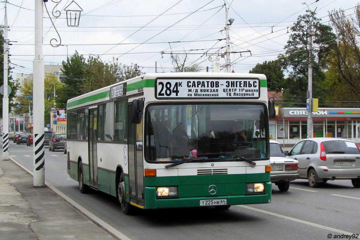 Автобус 225 саратов красный