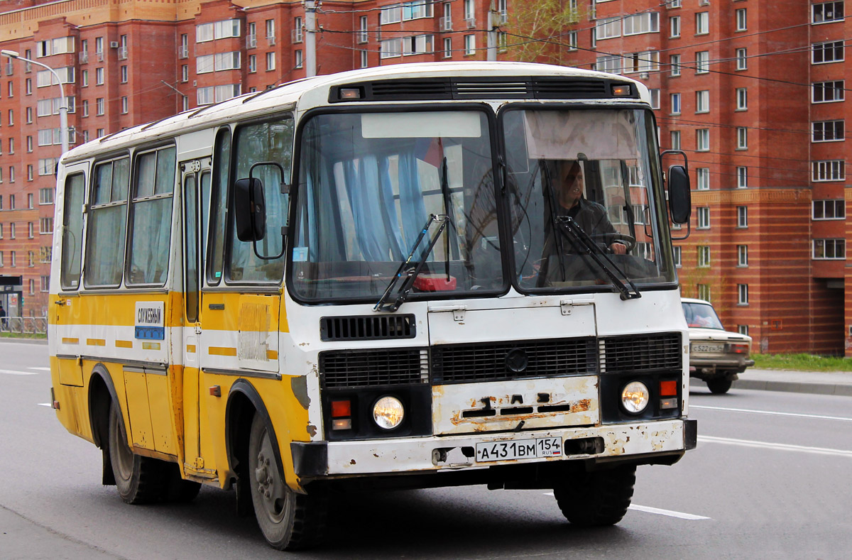 Паз автобус работа. ПАЗ 3205 110. ПАЗ 3205r. ПАЗ 3205 белый с желтым. ПАЗ-3205 автобус.
