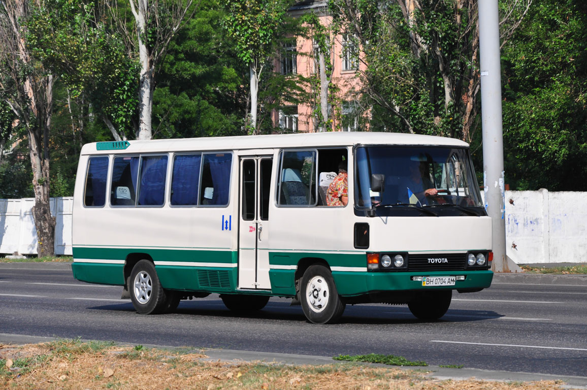 Toyota coaster. Toyota Coaster, 1990. Toyota автобус. Автобус Тойота 1990. Городской автобус Тойота.