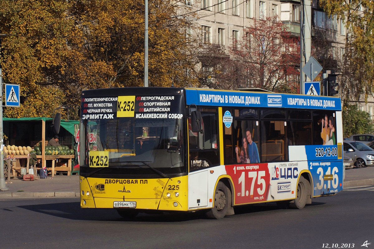Автобус 225 саратов красный. 225 Автобус СПБ. Автобус 68 СПБ. Информатор автобуса СПБ. Автобус МАЗ СПБ.