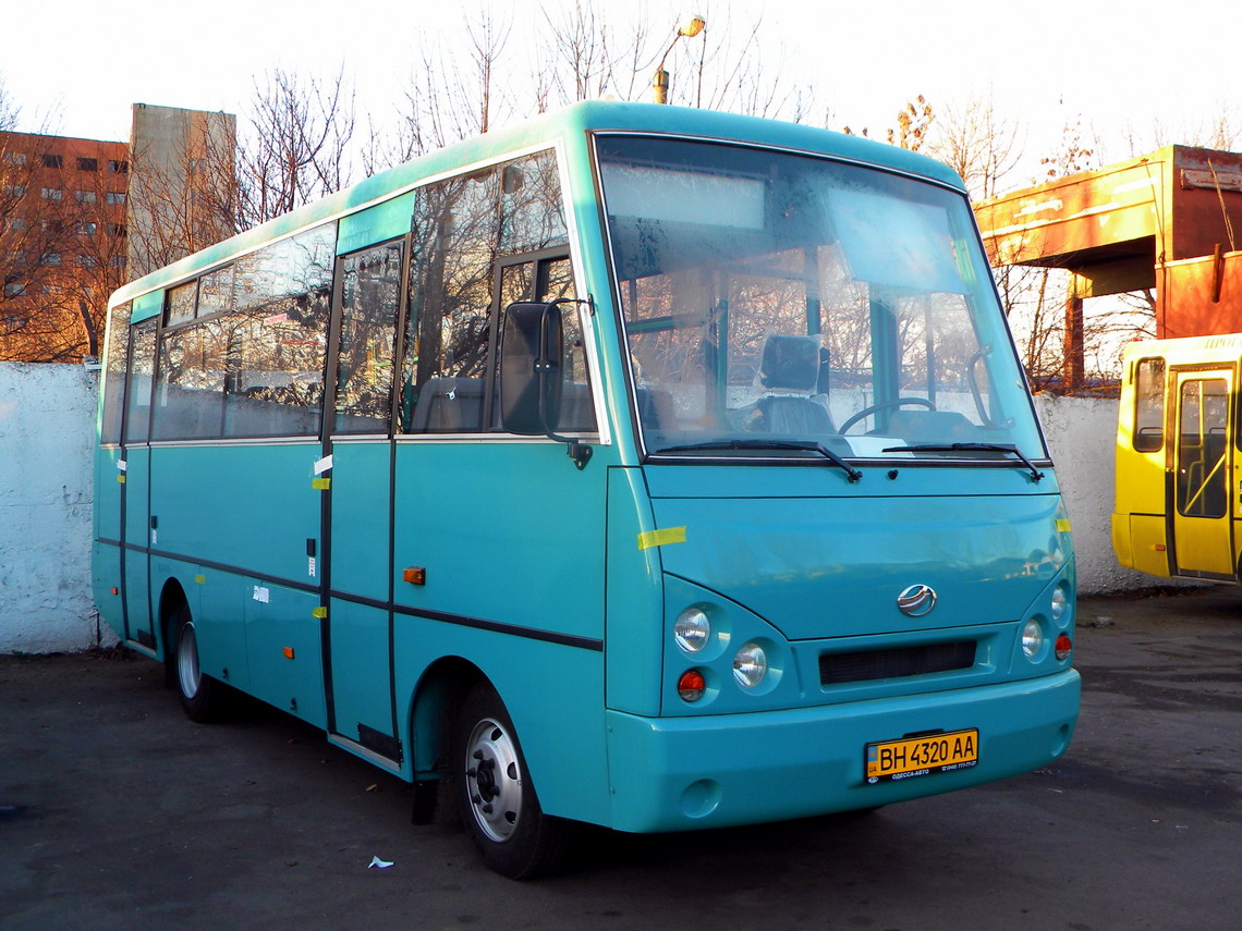 Ralf i van. ZAZ I-van. Автобус Иван ЗАЗ а07а. ЗАЗ a07a1 i-van кабина. Автобусом Айван.