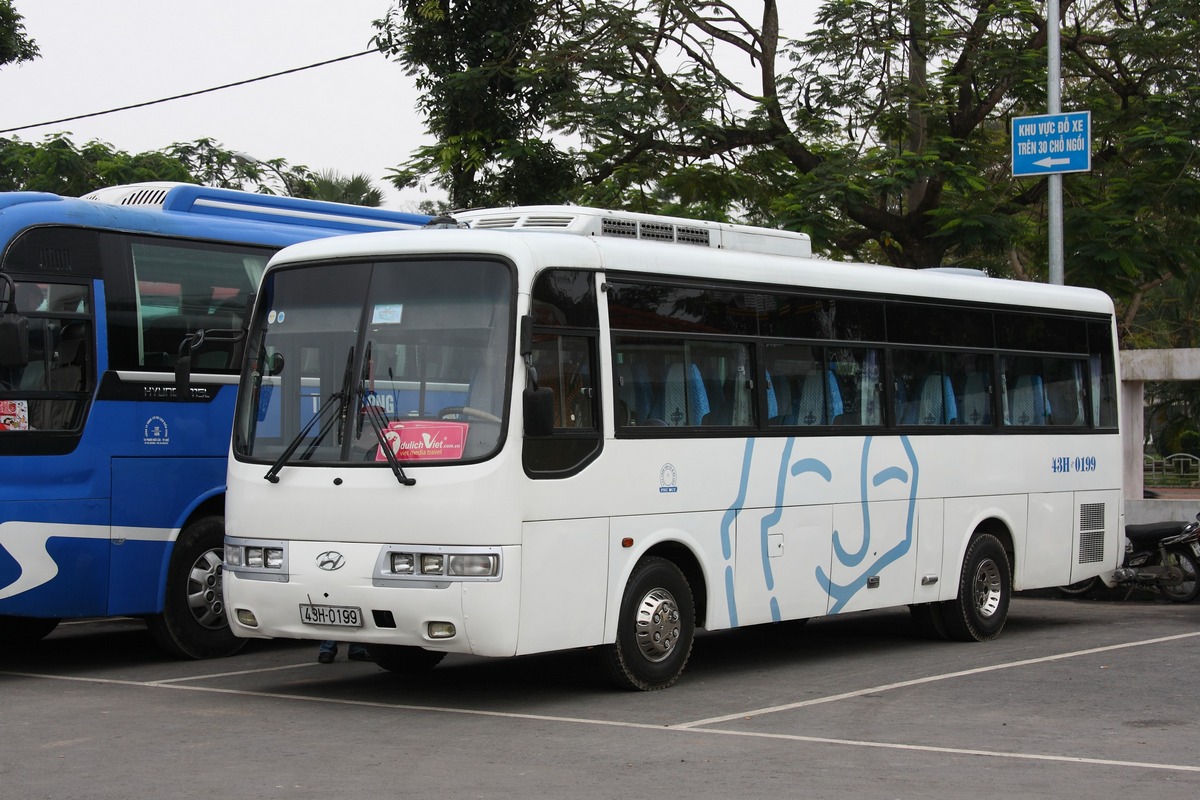 Вьетнам автобусы лимузин. Автобус вьетнамский VIN. Bus in Vietnam Full of people.