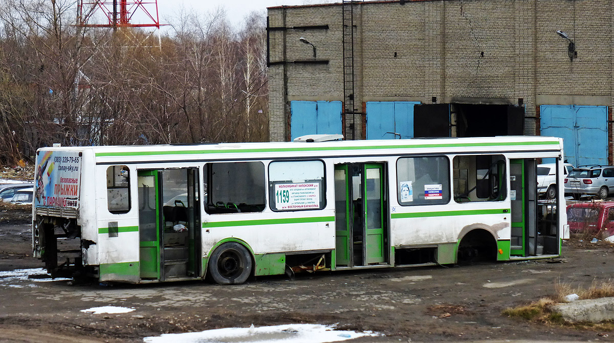 Твой автобус омск 45. ЛИАЗ 5256.54. ЛИАЗ-5256 автобус. ЛИАЗ 5256.35 Омск. Списанные ЛИАЗЫ 5256.