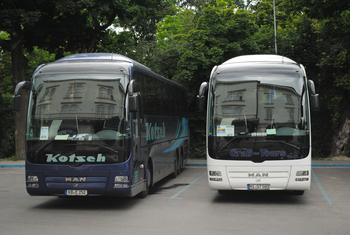 Man Lion's coach r07 (rhc444). Man r07.