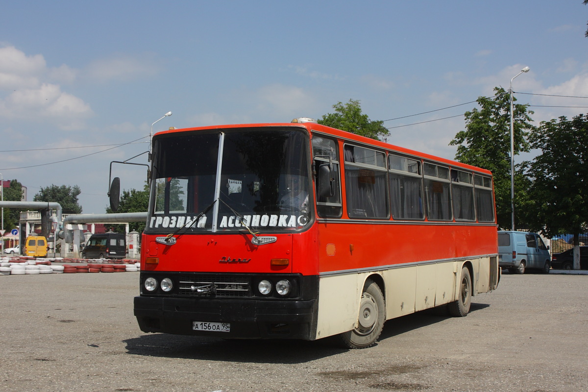 Автовокзал грозный. Икарус 256 95 регион. Икарус в Грозном. Грозненский ЛИАЗ автобус Чечня. Икарус в Чечне.