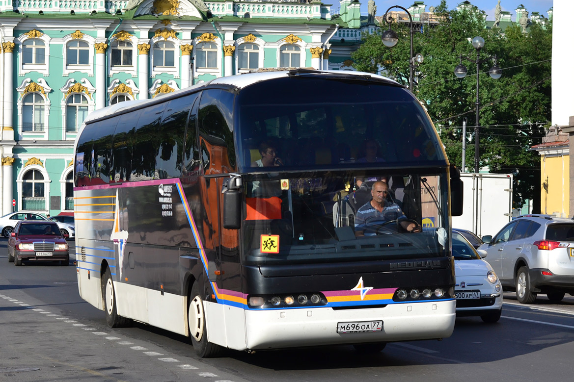 Автобусы питер карелия. Neoplan n 814. Автобус Neoplan n138. Неоплан 1612. Неоплан 4015.