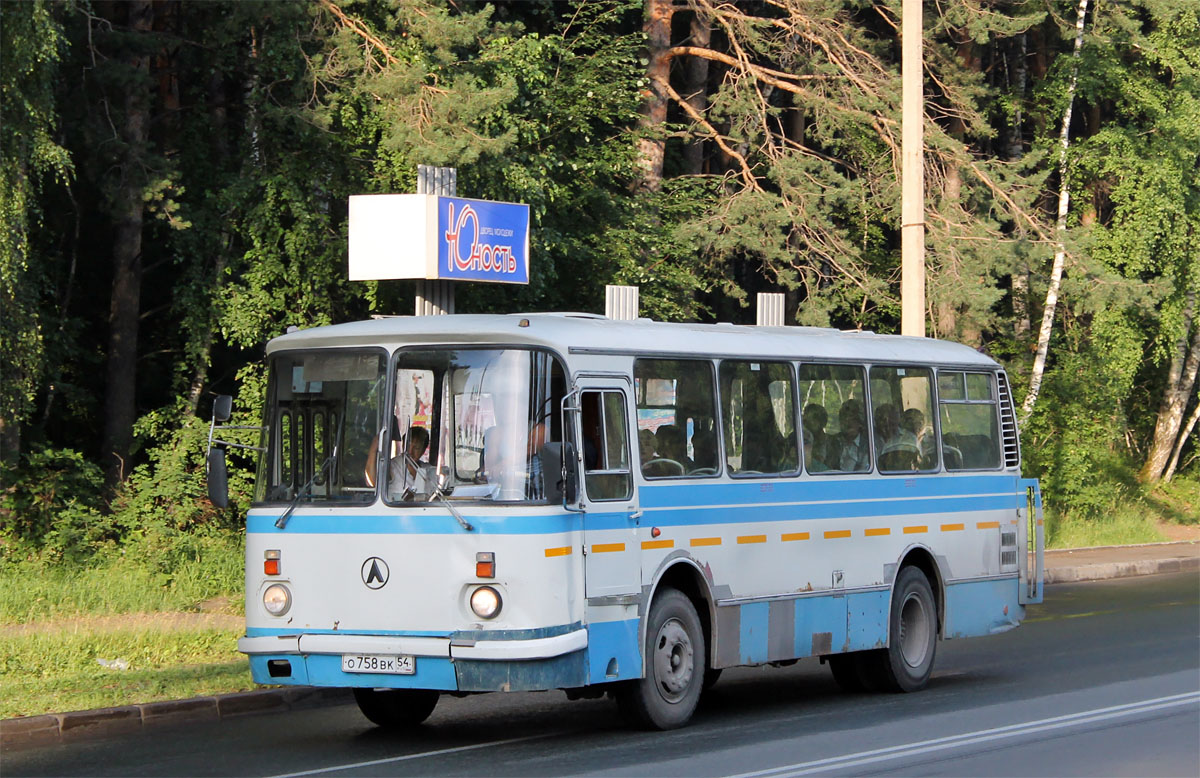 54 автобус новосибирск. ЛАЗ 695н в Новосибирске. Автобус ЛАЗ 695н в Новосибирской области. ЛАЗ 695 Новосибирск. ЛАЗ-695м Зеленогорск Ленинградская область.