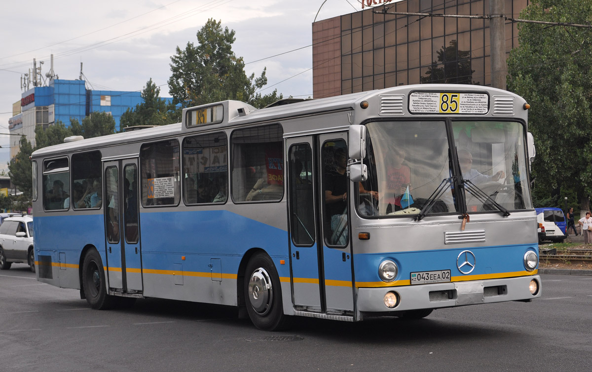 Almaty, Mercedes-Benz O305 # 043 EEA 02