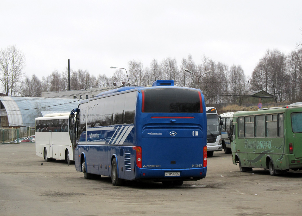 Экскурсия на автобусе в карелию. Автобус Карелия. Автобусом по Карелии. Республики Карелия автобусы. Муниципальные автобусы Карелия.