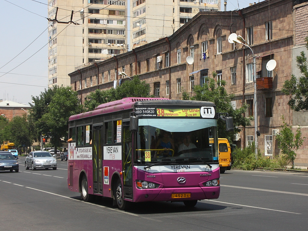 Автобус в армению. Higer klq6770g Armenia. Higer Bus KLQ 6770g. Автобус Ереване Хайгер. Автобусы Higer KLQ Ереван.