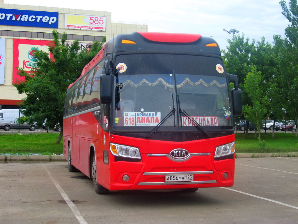 Автобус армавир курганинск. Kia Granbird. Kia Granbird автобус Майкоп Анапа. Автобус Краснодар Армавир.