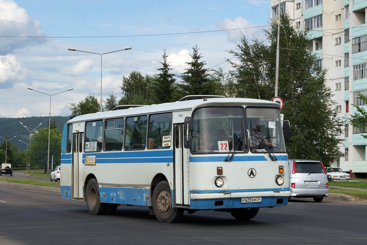 551 красноярск зеленогорск. ЛАЗ 695т автобус. ЛАЗ 695 24 маршрут. Автобус ЛАЗ Красноярск. ЛАЗ 695 В курортном районе Зеленогорск.