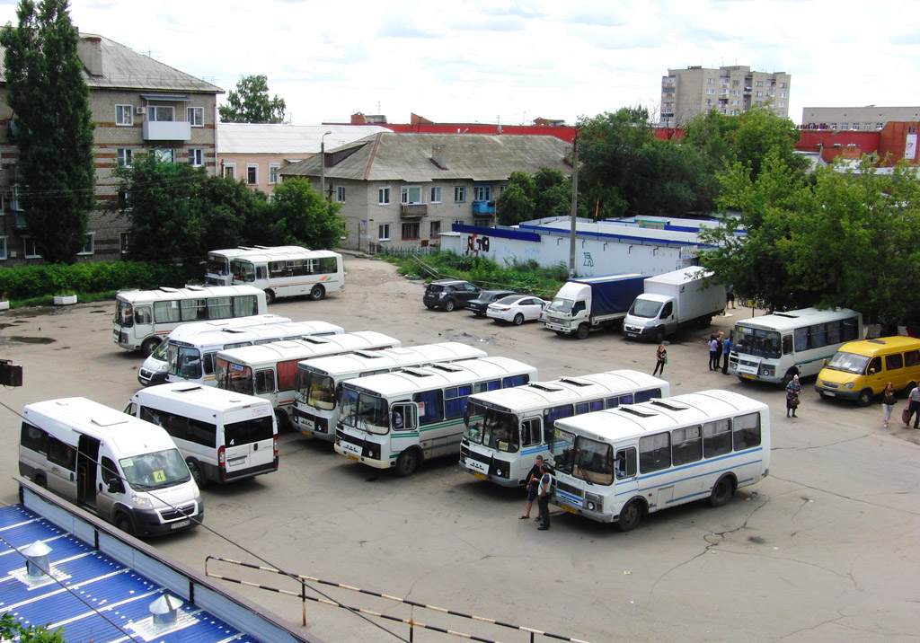 Номер самарского автовокзала. Автовокзал Сызрань. Центральный автовокзал Самара. Маленькая автобусная станция. Автовокзал Ноябрьск.