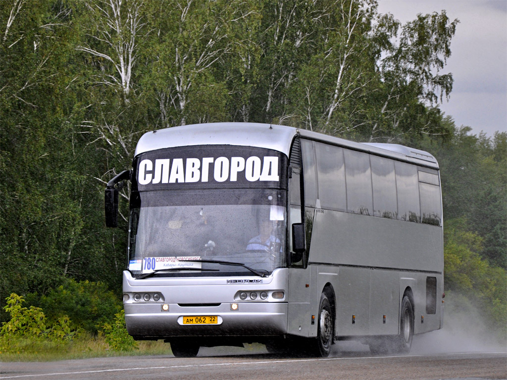 Автобусы алтайский край. Неоплан 062 автобус. Neoplan n316shd энергоаккумулятор. Автобус Славгород Новосибирск. Барнаул Славгород автобус.