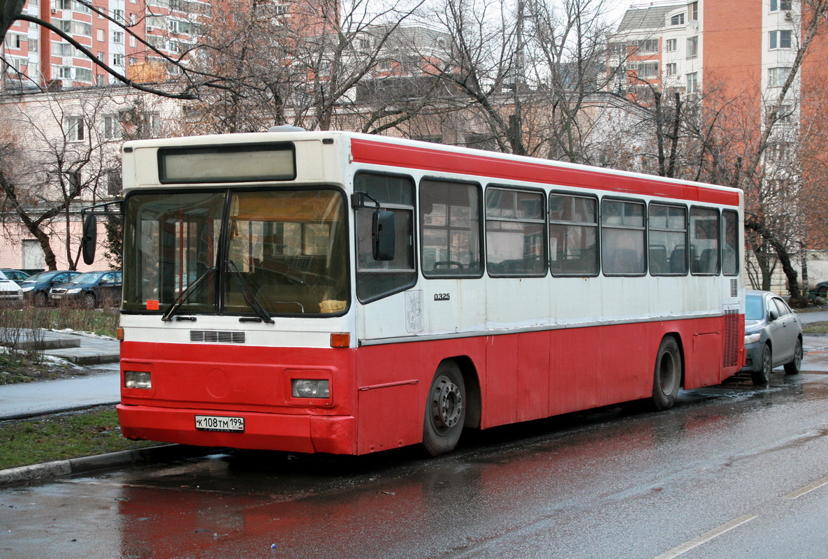 Mercedes-Benz o325 в Чувашии. У304тм199. Молочный Гражданский автобус Мерседес в Москве.