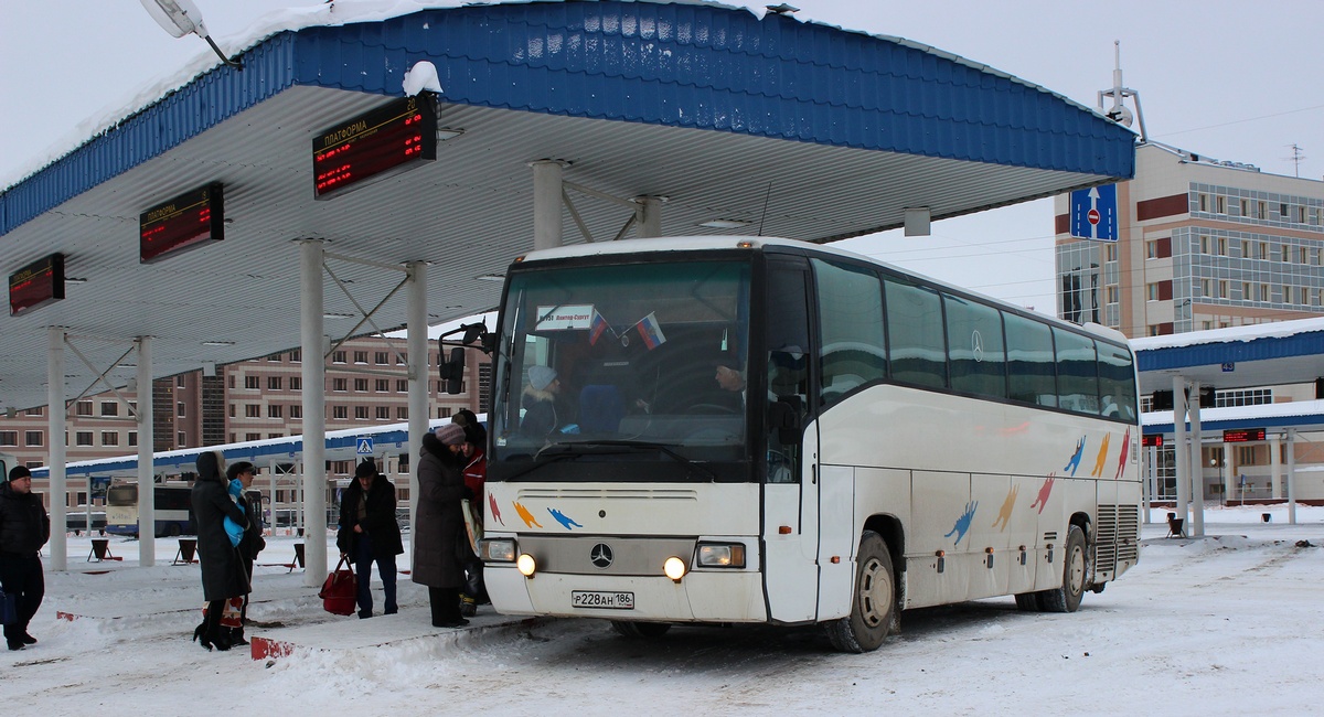 Автовокзал ханты мансийск купить. Автовокзал Сургут. Автовокзал аэропорт Сургут. Автовокзал Сургут-Лянтор. Лянтор Сургут автобус.