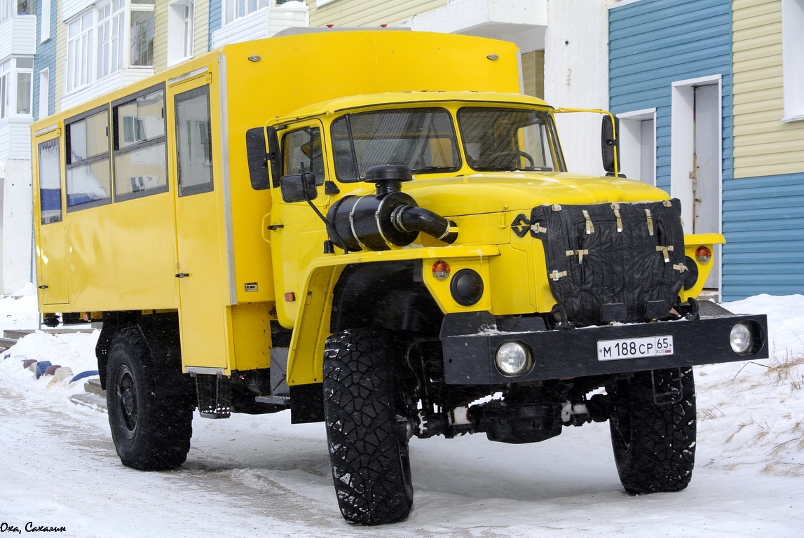 Урал 65. Урал 43206 с двойной кабиной. Автобус Урал-32552 на базе -43206-41. Урал 3255 лобовое стекло.