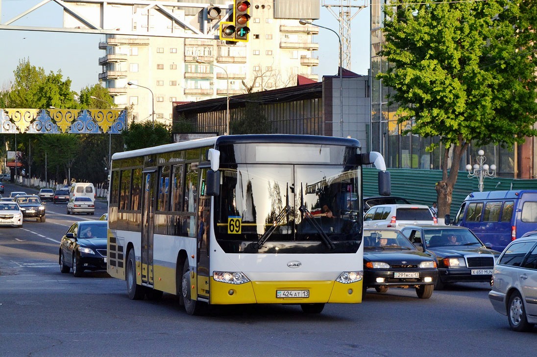 Маршрут автобусов шымкент. Шымкент автобус. Автобус 424. Автобус 69. JAC hk6880k.