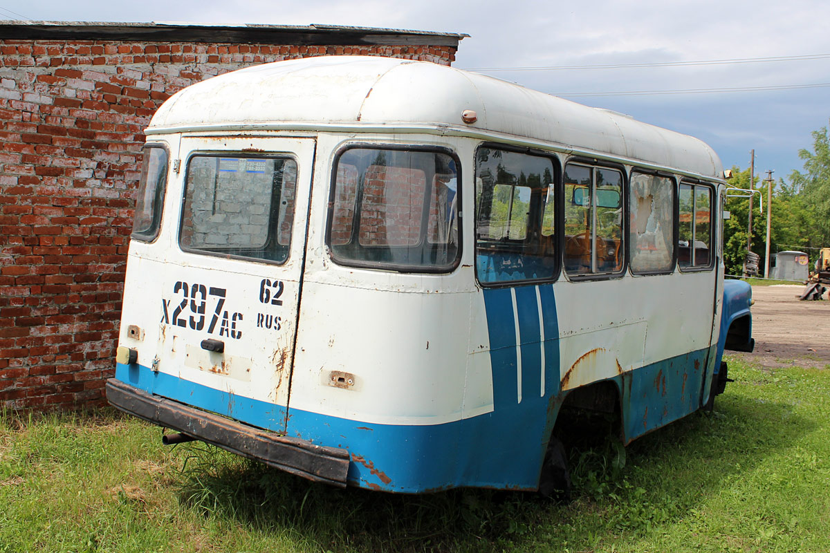 Гусариха 700. КАВЗ-685в. КАВЗ 685 салон. КАВЗ 685 кабина. КАВЗ-685 автобус.