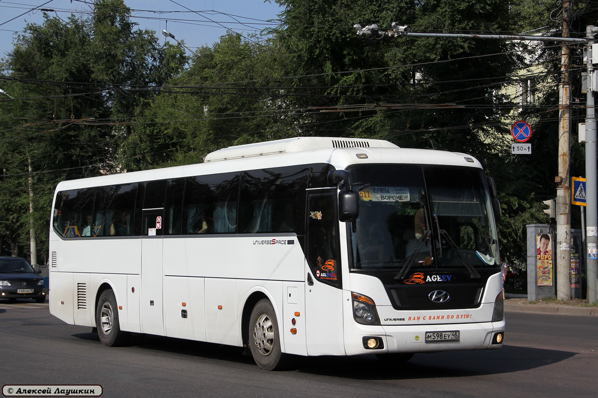 Время автобуса липецк. Липецкая область, Hyundai Universe Space Luxury. Автобус хёндай Юниверс Воронеж Елец. Hyundai Universe Space Luxury Елец. Елец Воронеж автобус.