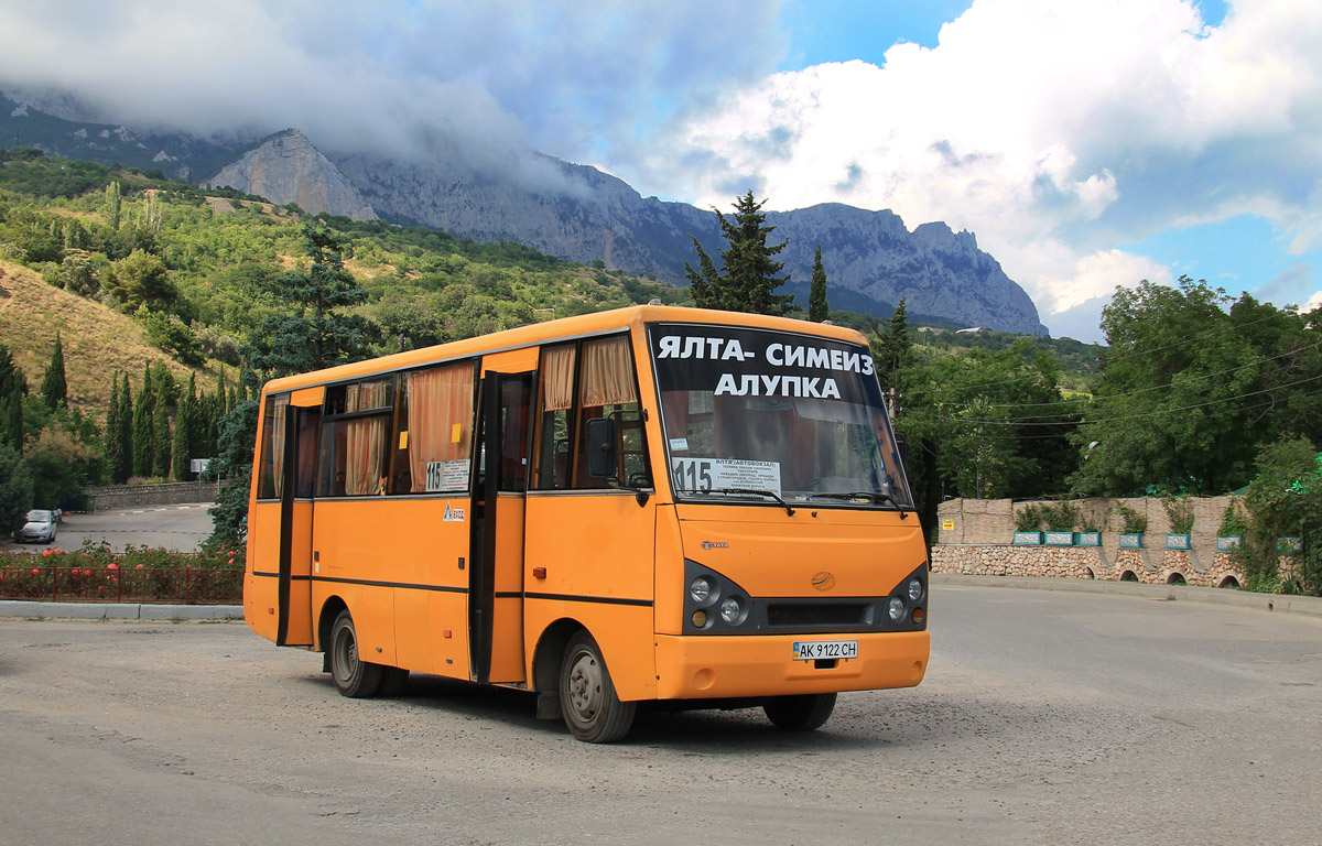 Автобус в крым. 115 Автобус Ялта. Ялта Симеиз автобус. Маршрут 115 Ялта. Ялта 122 автобус.