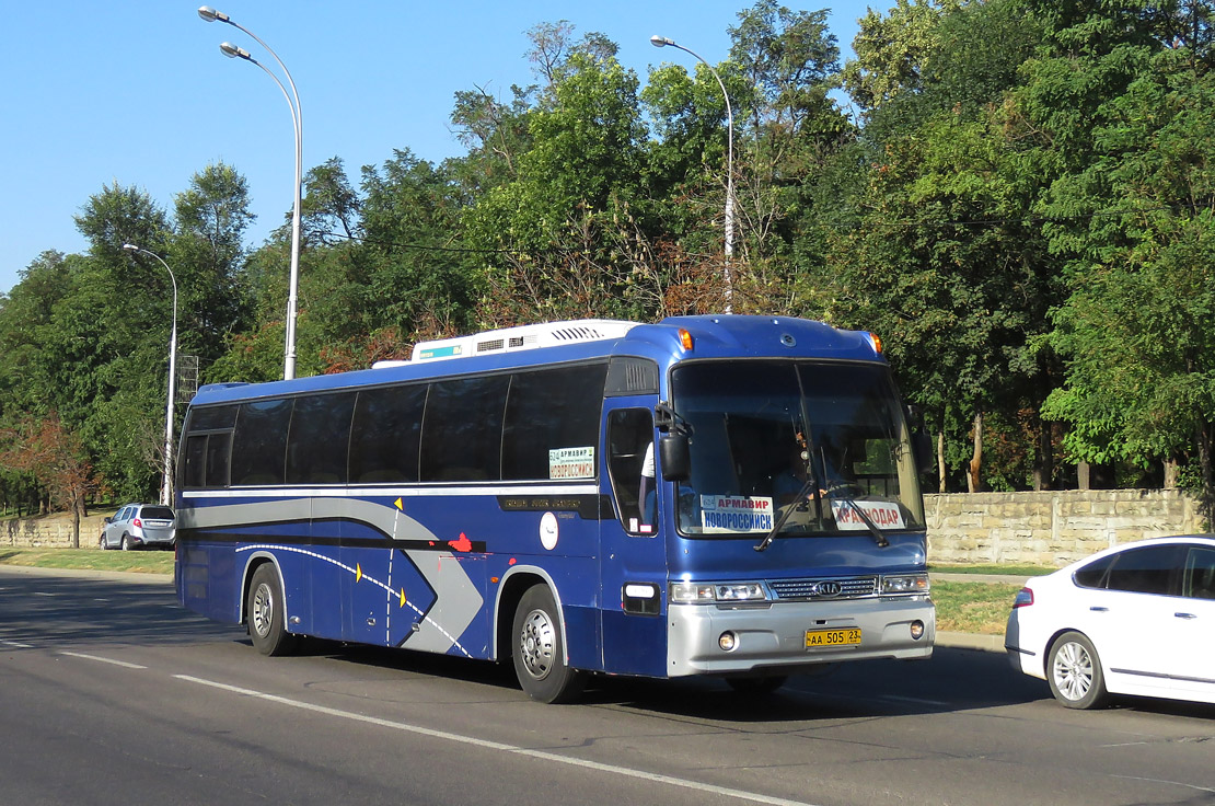 Автобусы краснодар. Автобус Армавир. Ставрополь Краснодар автобус. Ставрополь Анапа автобус. Краснодар Армавир автобус.