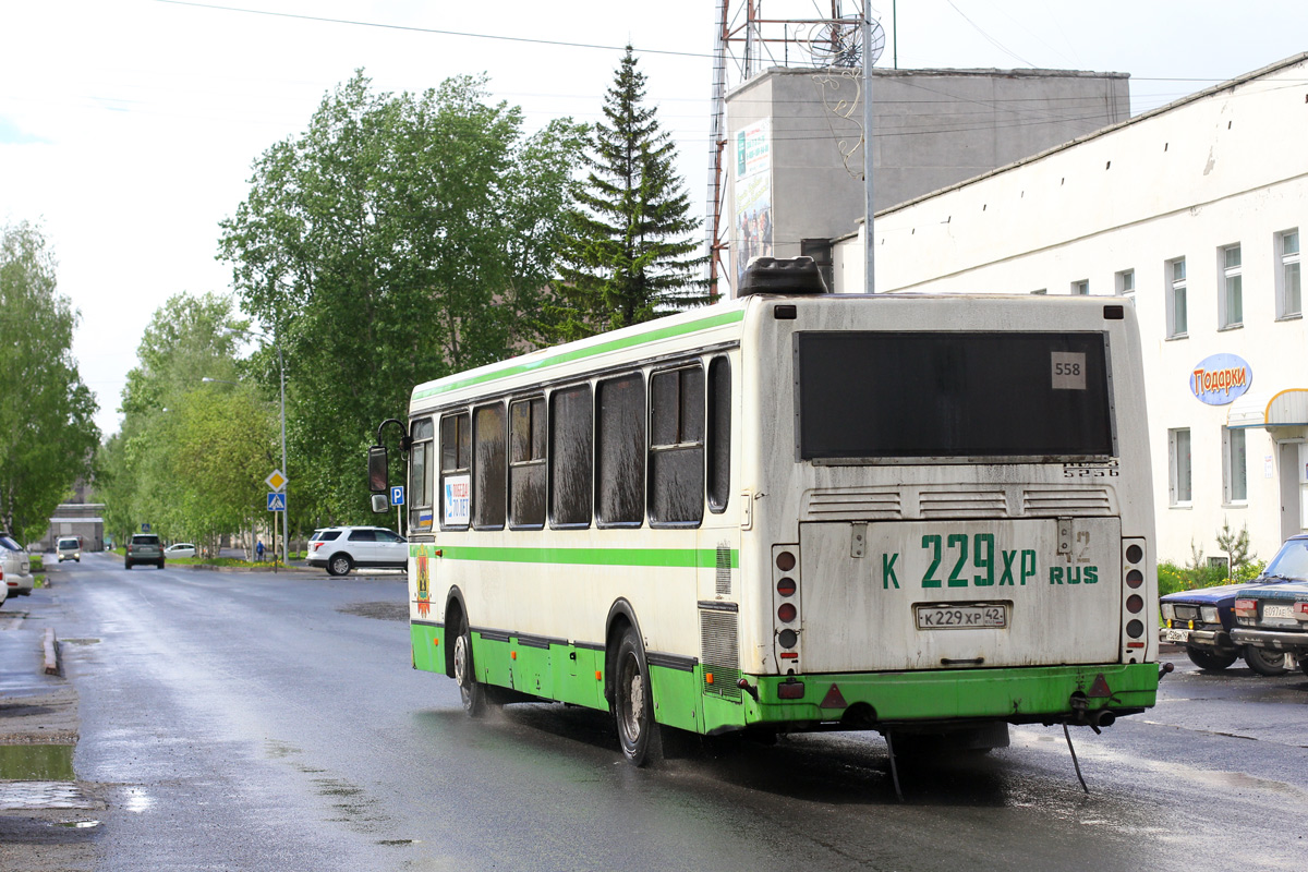 Тайга кемерово автобус завтра. Кемерово Тайга автобус. Тайга пр.Кирова 42. В364хр 42. 1 Автобус из тайги в Кемерово.