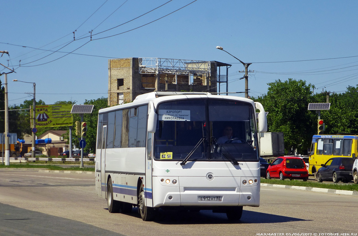 Автобусы жд симферополь. КАВЗ 4238 Крым. КАВЗ 4238 82. Кваз е 912 НТ 82. Автобус Симферополь Николаевка.