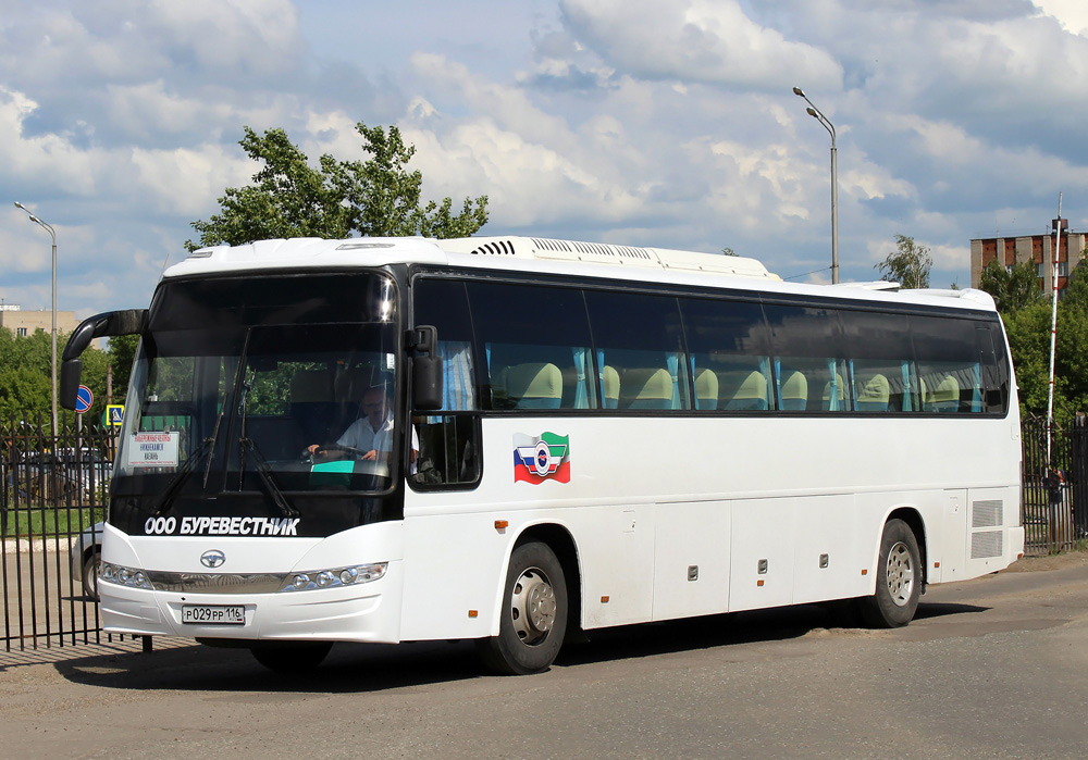 Автовокзал челны. Daewoo bh120f. Daewoo bh120 НЕФАЗ. Буревестник автобусы Казань. Автобус Набережные Челны Нижнекамск.