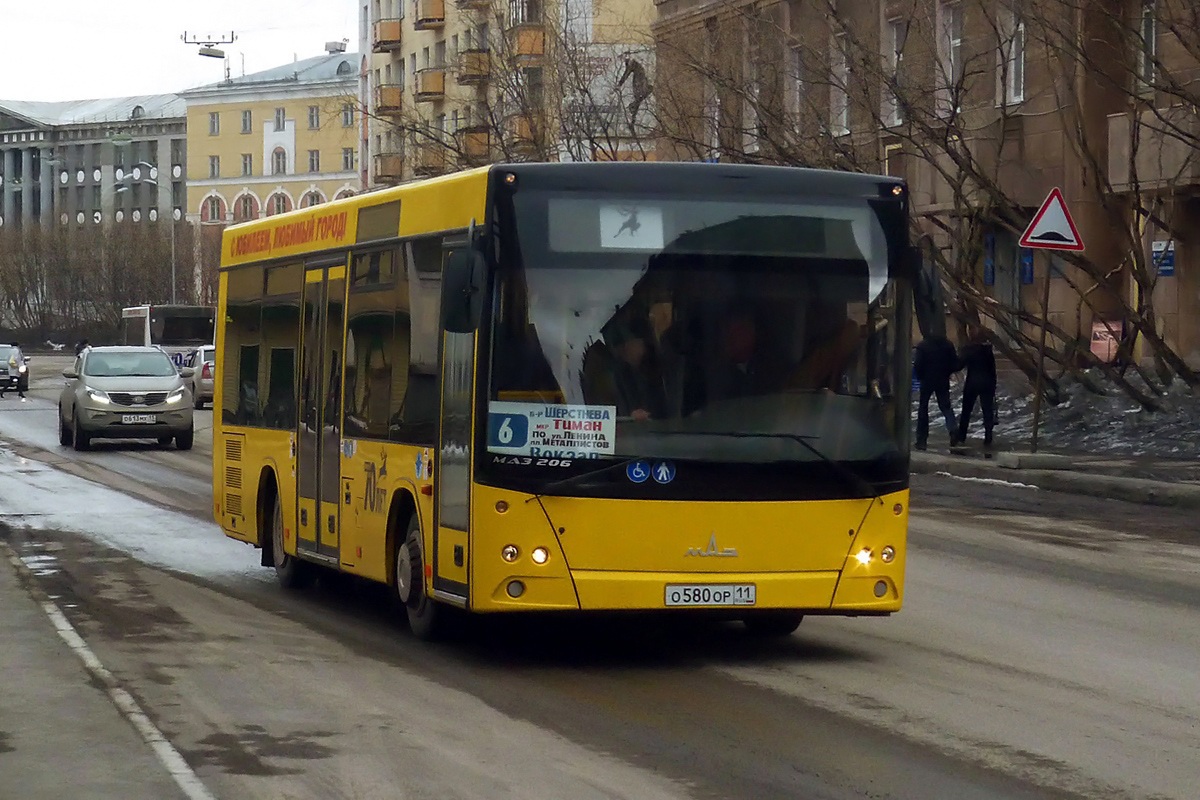 Автобусы воркута. Автобус МАЗ 206067. Воркута автобус МАЗ. МАЗ 206 Коми. Общественный транспорт Воркута.