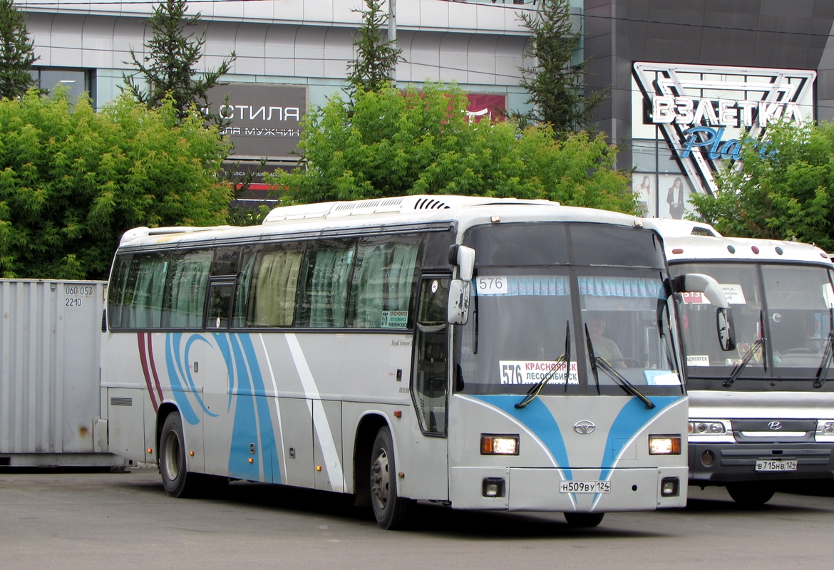 Автобус межгород красноярск. Daewoo bh090. Автобус 519 Лесосибирск Красноярск. Лесосибирск Красноярск автобус. Автобус Daewoo bh116 (н695не 27)..