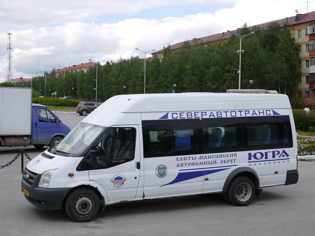 Автовокзал ханты мансийск. Автобус Пыть-Ях Ханты-Мансийск. Самотлор НН 3236. Автобус Ханты Пыть Ях. Маршрутка Пыть-Ях Ханты-Мансийск.