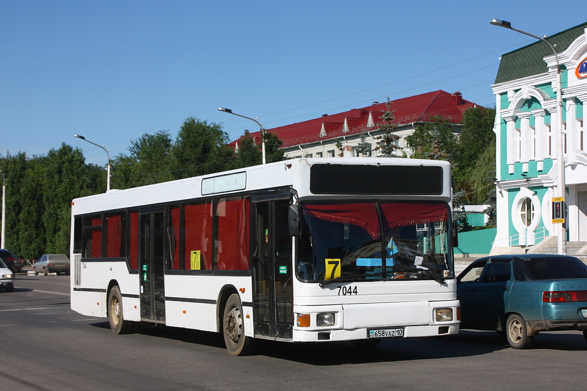 Автобусы костанай сегодня. Автобусы Костаная. Автобус 658. Челябинск Костанай автобус. Костанай двухэтажный автобус.