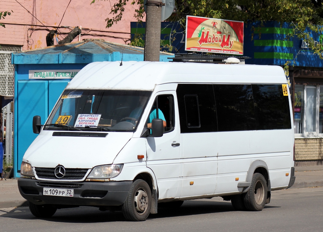 Автовокзал брянск воронеж. MB Sprinter 411. 49 Маршрутка Брянск. Маршрут 49 Брянск. Маршрут 49 маршрутки.