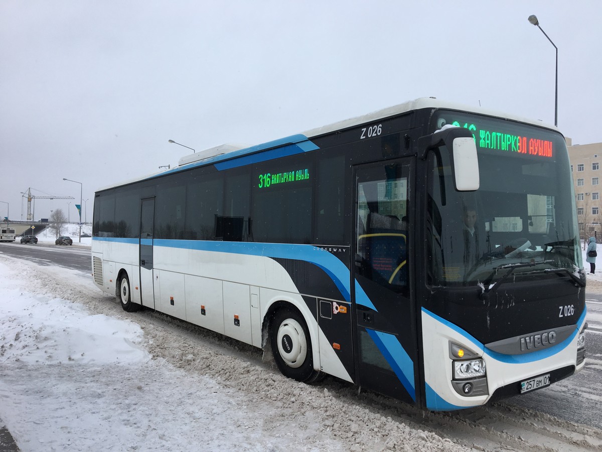 Автобусы астана. Iveco Crossway 13m. Iveco Crossway line 13. Iveco 33 автобус. Ивеко Астана.