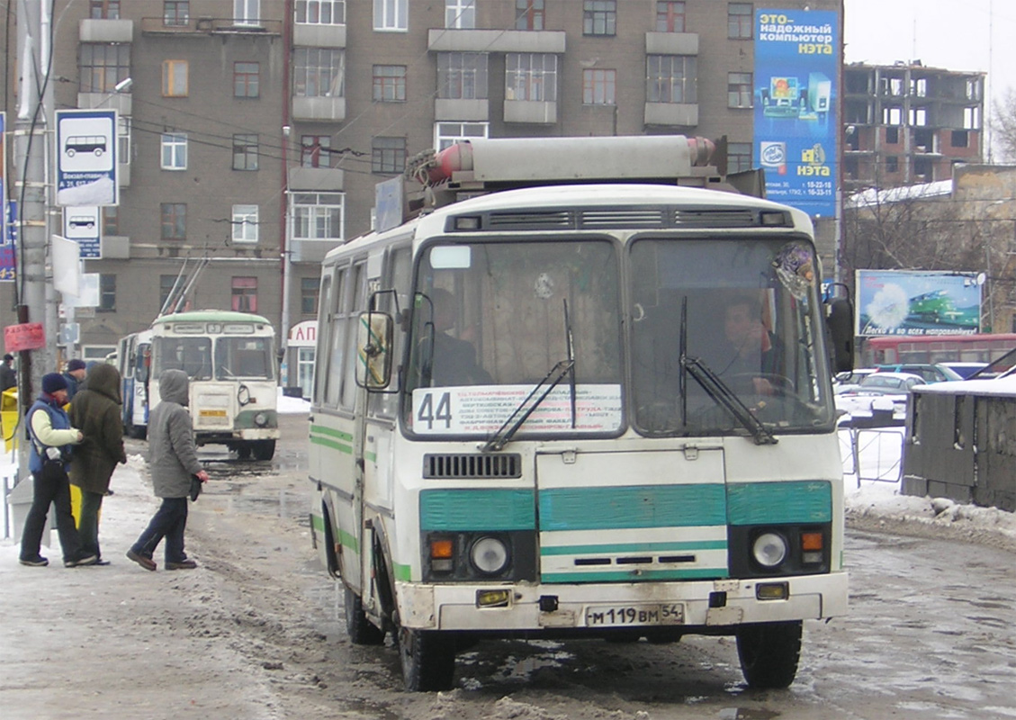 Богослова фрязино 54 автобус. ПАЗ 3205 110 2000. Пазик 3205 110. 54 Автобус Екатеринбург. Автобус 54 Новосибирск.