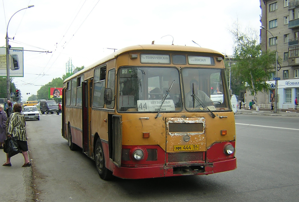 54 автобус новосибирск. Новосибирский автобус 2004. Автобус 2004. Автобус Новосибирск 2004. Jag автобус 2004.