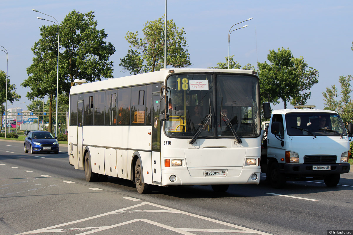 Маршрут 100 автобуса гатчина. К18 Гатчина. Автобусы Гатчина. Гатчинский автобус. Автобус 18 СПБ Гатчина.