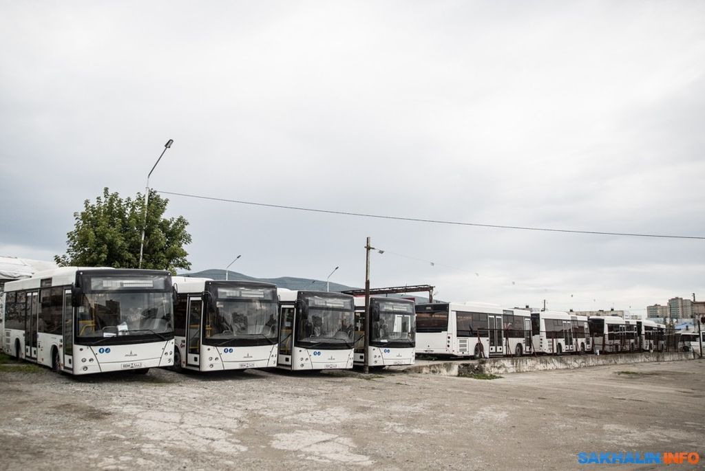 45 автобус южно сахалинск. Новый Автобусный парк Южно-Сахалинск. Автобусы Южно-Сахалинска. Южно-Сахалинский автобус. Автобусы Южно-Сахалинск МАЗ-206.