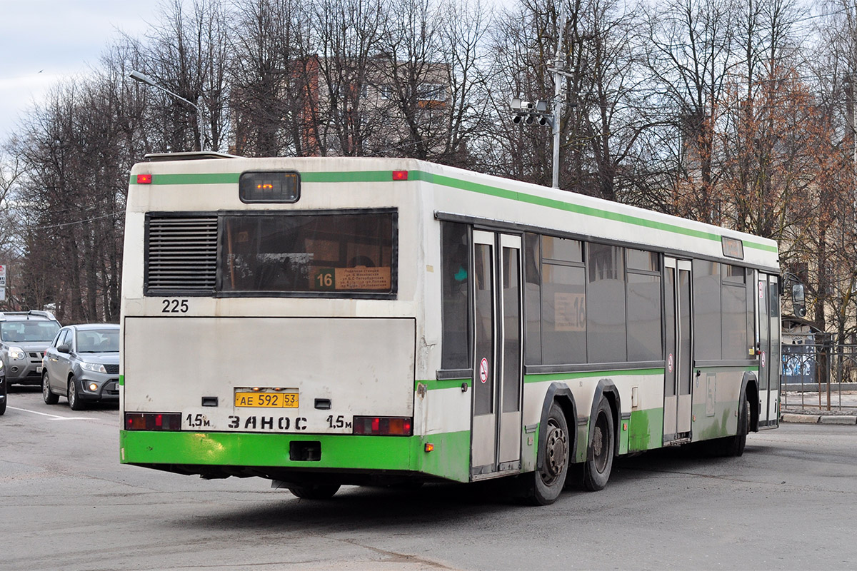 Novgorod region, MAZ-107.066 # 225