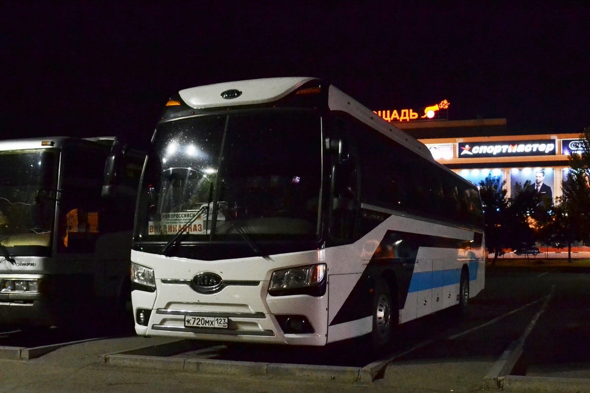 Воронеж новороссийск автобус. Автобус Владикавказ Новороссийск. Автобус Нальчик Краснодар. Автобус Краснодар-Владикавказ. Автобус Новороссийск Армавир.